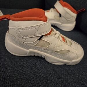 Jordan Jumpman Two Trey (Infant/Toddler) White/Black/Starfish Size 8 Toddler M